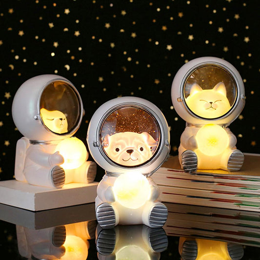 Resin Astronaut Lamps Led Night Light Cute Spaceman Lamp Birthday Gift for Home Living Room Desktop Decoration Ornaments Lights
